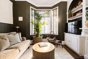 Smart TV, fireplace, offices