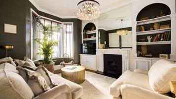 Smart TV, fireplace, offices