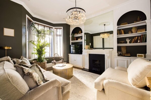 Smart TV, fireplace, offices