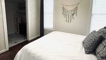 2 bedrooms, desk, iron/ironing board, free WiFi