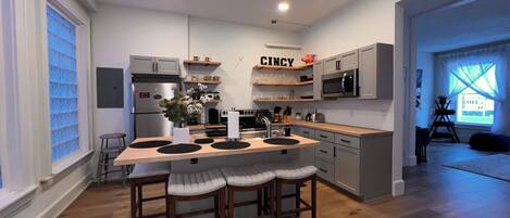 Coffee/tea maker, fridge, microwave, oven