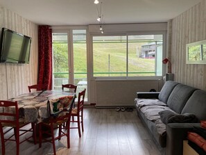 Living area - 100m from resort center, 1st floor, view mountain, tv, 29m², Gourette (Eaux-Bonnes)