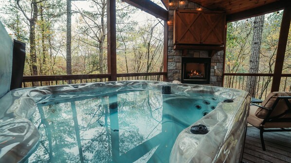 Tina de hidromasaje al aire libre