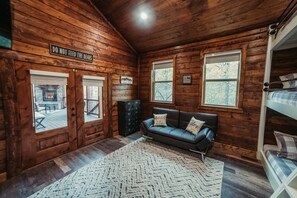 Smart TV, chimenea, videojuegos y libros 