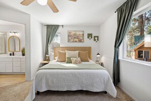 4 Schlafzimmer, Schreibtisch, Bügeleisen/Bügelbrett, kostenloses WLAN