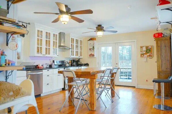 Kühlschrank, Ofen, Herdplatte, Geschirrspüler