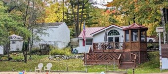 Payne's Lakeside Cottage with Private Beach