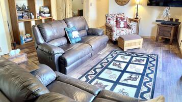 Smart-tv, eldstad, tv-spel och dvd-spelare