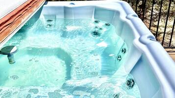 Baignoire à remous extérieure