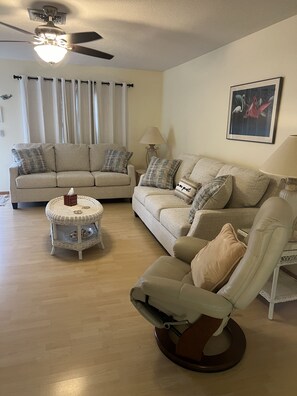 Smart TV - Close to beach ! 3 Bdrm , 2 Bath - Duplex (Nokomis)