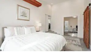 3 bedrooms, desk, iron/ironing board, free WiFi - Spacious 3BR 2BA Villa with Bocce Court near Matanzas Creek Winery (Santa Rosa)