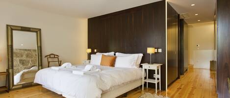 1 bedroom, in-room safe, desk, soundproofing