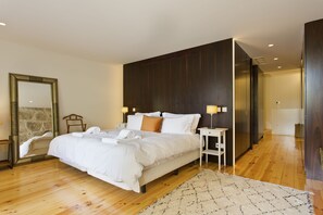 1 bedroom, in-room safe, desk, soundproofing - Boutique Rentals- Hidden Garden & Patio apt (Porto)