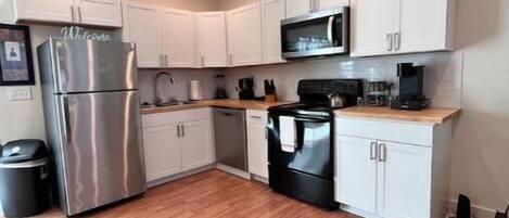 Refrigerador, microondas, horno, placa de cocina