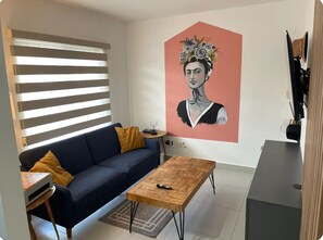 Een smart-tv en een open haard