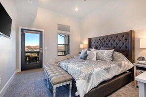 3 slaapkamers, een bureau, een strijkplank/strijkijzer, gratis wifi