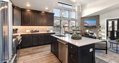 Moose Mgmt at Mayflower Lakeside 301-21: Patio w/ Grill-2 King Beds-Dogs Welcome