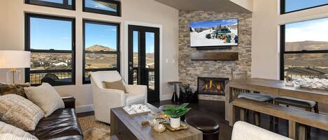 Smart TV, fireplace