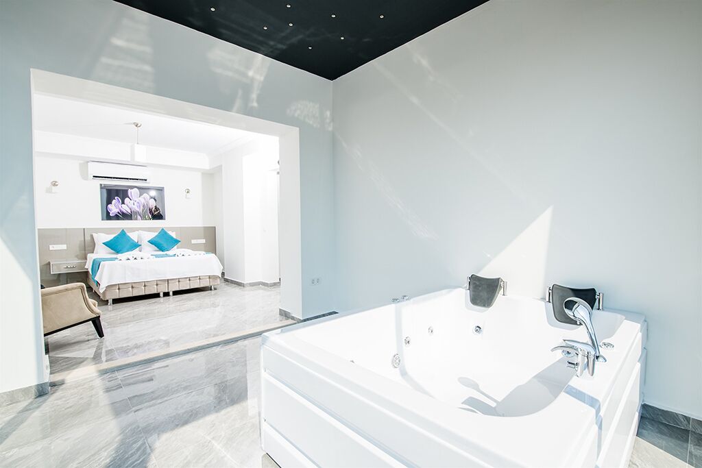 4 bedrooms, in-room safe, iron/ironing board, travel crib