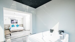 4 bedrooms, in-room safe, iron/ironing board, travel crib - Villa Beatrice (Antalya)