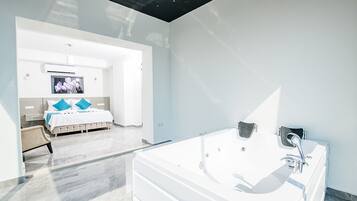 4 bedrooms, in-room safe, iron/ironing board, travel crib