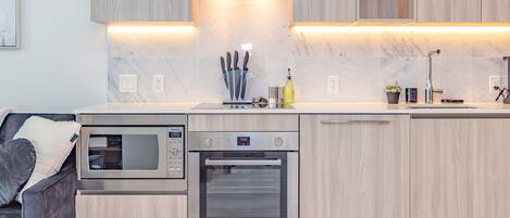 Cookware/dishes/utensils