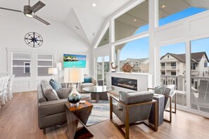 تلفزيون، مدفأة، كرة قدم الطاولة