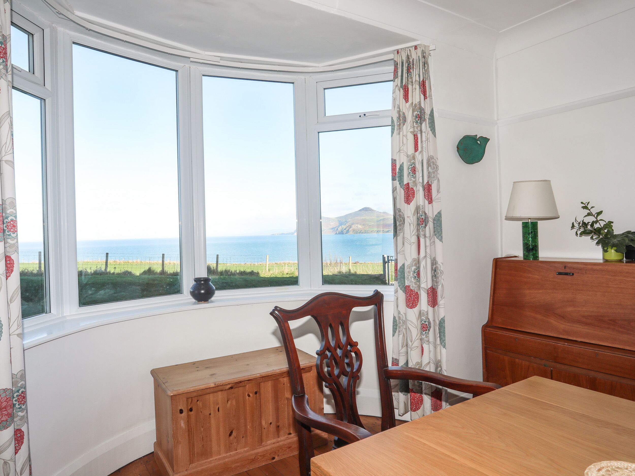 4 habitaciones, decoración personalizada y muebles diferentes 