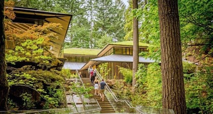 Luxe Private Vancouver Getaway Near DT & Portland!