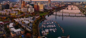 Luxe Private Vancouver Getaway Near DT & Portland!
