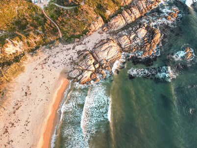 Boutique 4BR Home, Spacious Beautifully Appointed, Views + Breakfast Hamper