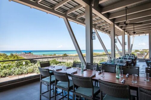 Vibe! Coastal living experience! Screened pool!