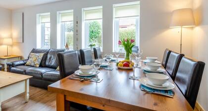 Finisla, Cosy 3 bedroom house in the centre of Brodick