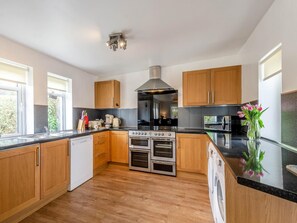 Private kitchen - Finisla, Cosy 3 bedroom house in the centre of Brodick (Isle Of Arran)