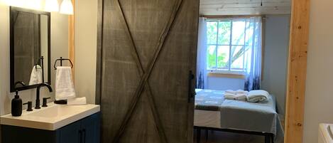 1 makuuhuone, silitysrauta/-lauta, ilmainen Wi-Fi, vuodevaatteet