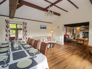 5 bedrooms, individually decorated, individually furnished, free WiFi