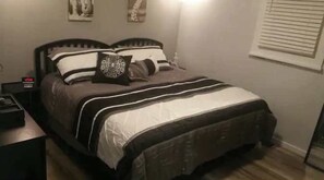 2 bedrooms, desk, free WiFi, bed sheets