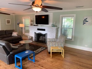 Living area - Charming House on the Little Manatee River (Ruskin)