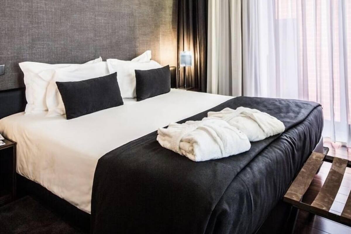 Egyptian cotton sheets, premium bedding, Tempur-Pedic beds, minibar