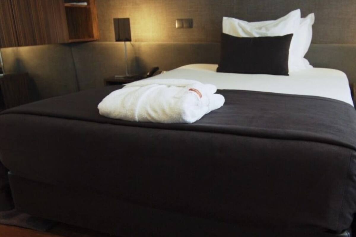 Egyptian cotton sheets, premium bedding, Tempur-Pedic beds, minibar