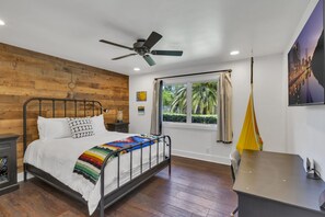 5 soverom, safe på rommet, skrivebord og strykejern/-brett