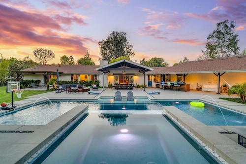 Private gated home, pool/hot tub, bbq, beach, families, summer vacation.  