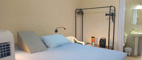 1 bedroom, free WiFi, bed sheets