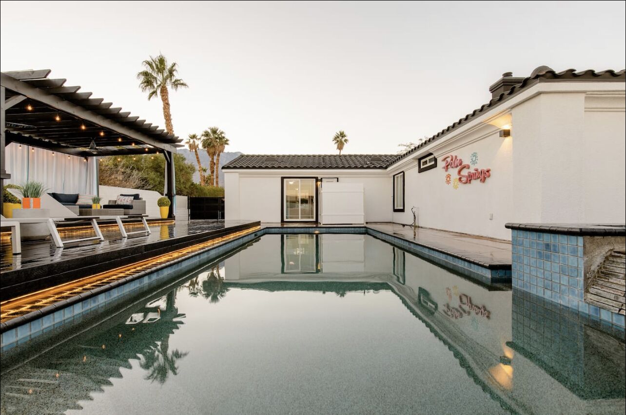 Luxury 4 Bedroom plus office Palm Springs pool/jacuzzi house