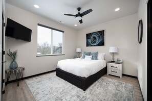 5 bedrooms, WiFi, bed sheets - Spacious & Industrial Condo - Perfect for the Whole Gang! Dogs Ok & Great Rates! (Bozeman)