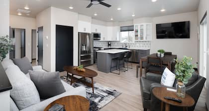Spacious & Industrial Condo - Perfect for the Whole Gang! Dogs Ok & Great Rates!
