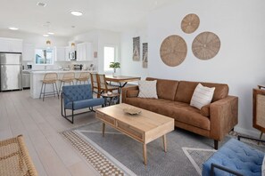 Televisión y chimenea 