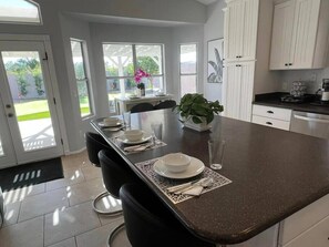 Fridge, microwave, oven, stovetop - Perfect for longer stays💥Single level house by Mayo 💥 Golf ⛳️ Pet friendly 🐶 (Phoenix)