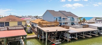WATERFRONT Burnett House Up