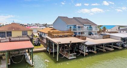 WATERFRONT Burnett House Up